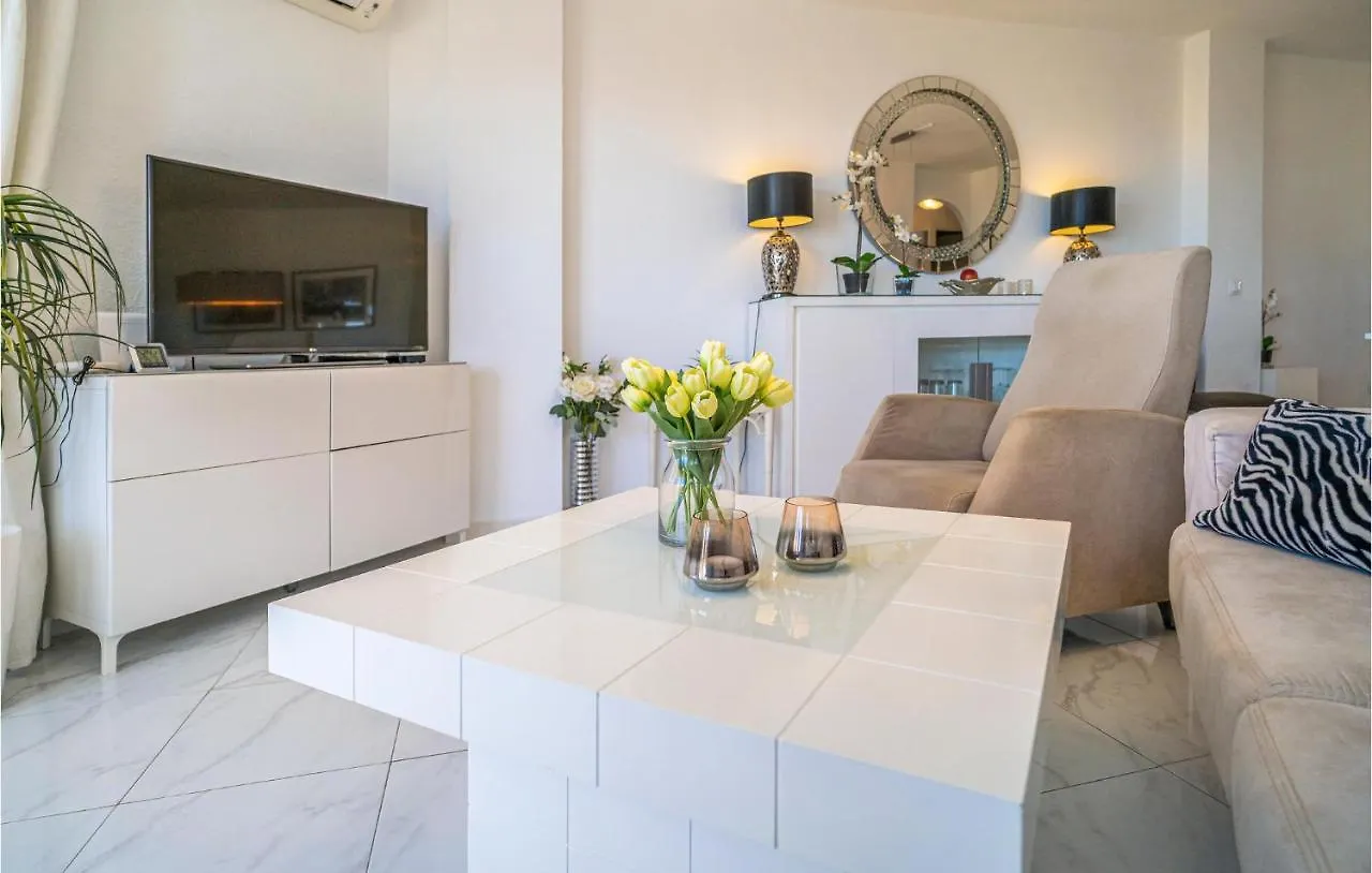 Stunning Apartment In Riviera Del Sol With Wifi Sitio de Calahonda